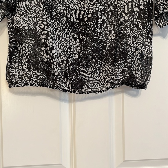 Express Women’s Flowy Top with Elastic Bottom - Picture 6 of 6